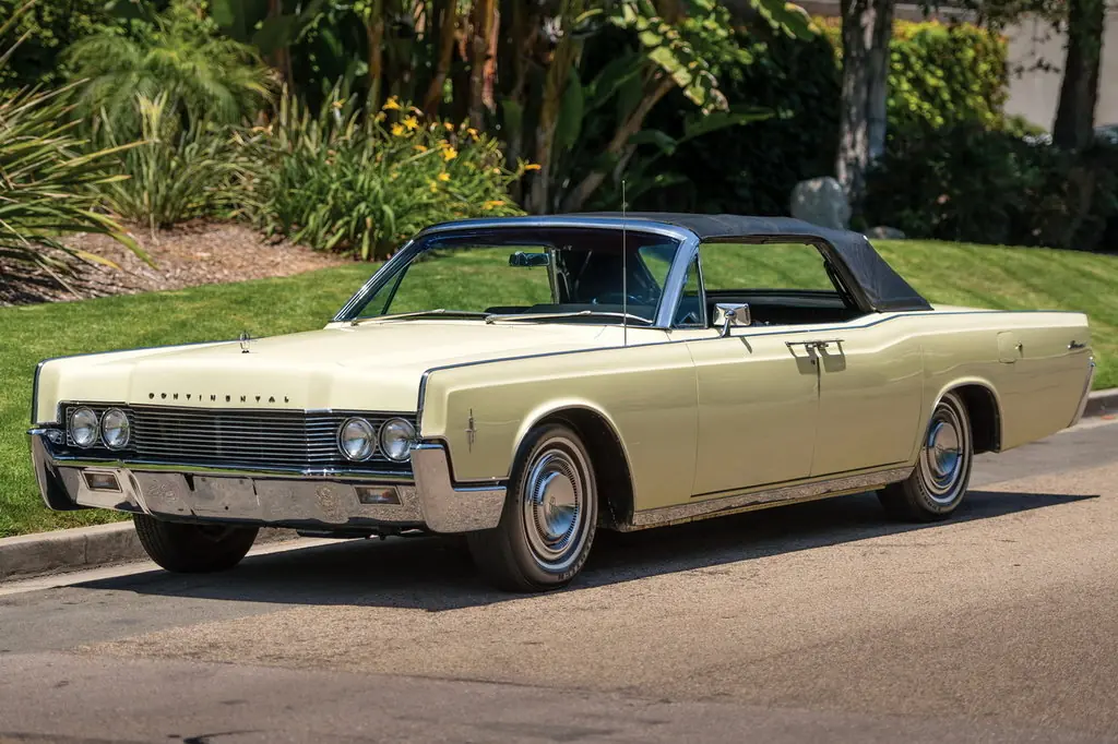 Exploring The Components Of A Lincoln Continental Convertible Top