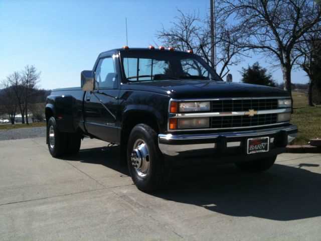 Exploring The Inner Workings Of A 1992 Chevy Dually Bed A